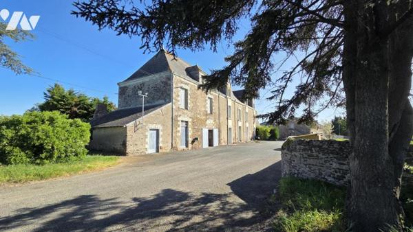 À VENDRE – Ancienne gentilhommière du XVIe siècle à rénover – Proche Ancenis