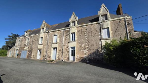 À VENDRE – Ancienne gentilhommière du XVIe siècle à rénover – Proche Ancenis