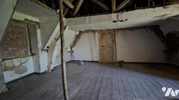 À VENDRE – Ancienne gentilhommière du XVIe siècle à rénover – Proche Ancenis