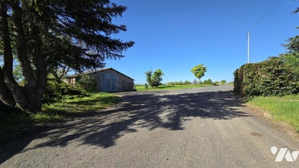 À VENDRE – Ancienne gentilhommière du XVIe siècle à rénover – Proche Ancenis