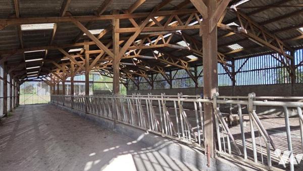 À VENDRE – Ancienne gentilhommière du XVIe siècle à rénover – Proche Ancenis