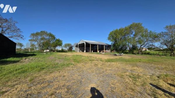 À VENDRE – Ancienne gentilhommière du XVIe siècle à rénover – Proche Ancenis
