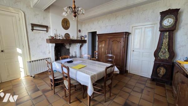 À VENDRE – Ancienne gentilhommière du XVIe siècle à rénover – Proche Ancenis