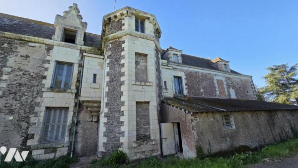 À VENDRE – Ancienne gentilhommière du XVIe siècle à rénover – Proche Ancenis