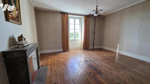 À VENDRE – Ancienne gentilhommière du XVIe siècle à rénover – Proche Ancenis