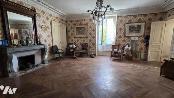 À VENDRE – Ancienne gentilhommière du XVIe siècle à rénover – Proche Ancenis