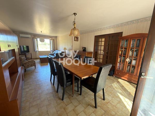 À LOUER - MAISON INDIVIDUELLE DE PLAIN-PIED AVEC GRAND JARDIN ET GARAGE À TRESQUES