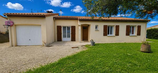 MARIGNY CHEMEREAU - PLAIN PIED - 4 CHAMBRES - GARAGE - JARDIN
