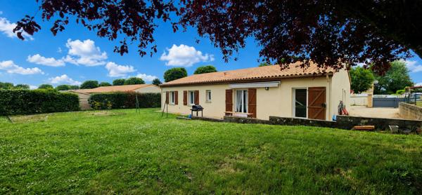 MARIGNY CHEMEREAU - PLAIN PIED - 4 CHAMBRES - GARAGE - JARDIN