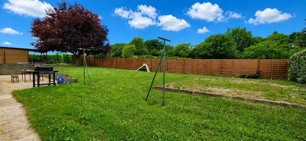MARIGNY CHEMEREAU - PLAIN PIED - 4 CHAMBRES - GARAGE - JARDIN