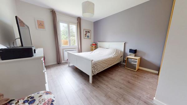 MARIGNY CHEMEREAU - PLAIN PIED - 4 CHAMBRES - GARAGE - JARDIN