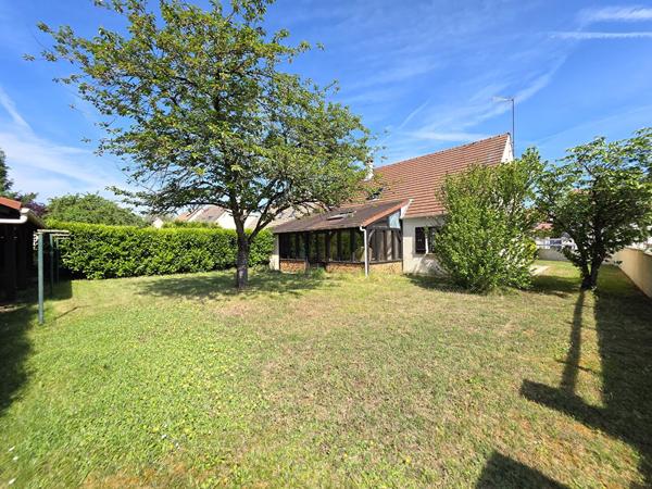 Maison 3 chambres avec véranda, insert et garage - Secteur calme proche toutes commodités