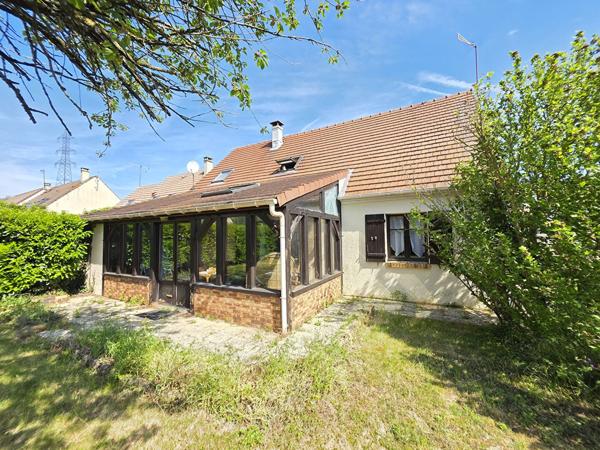 Maison 3 chambres avec véranda, insert et garage - Secteur calme proche toutes commodités