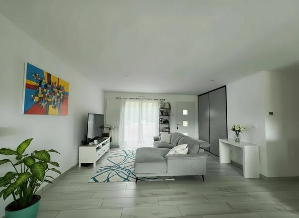 À vendre - Maison mitoyenne 1 côté, 4 pièces située à Cinq-Mars-la-Pile (37130)