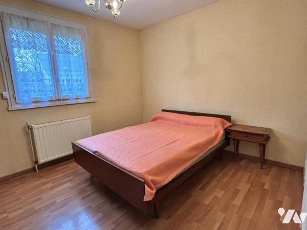 Maison de plain pied, avec appentis pour  Camping car