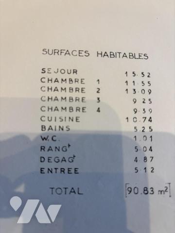 Maison de plain pied, avec appentis pour  Camping car