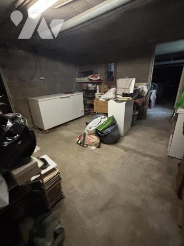 Maison de plain pied, avec appentis pour  Camping car