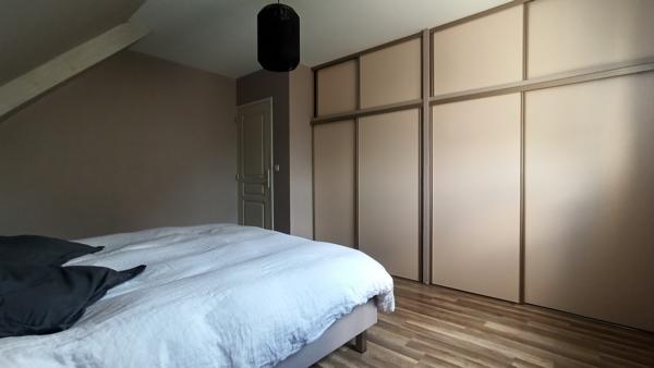 Sur 1874 m² de terrain , 4 Chambres, dépendances