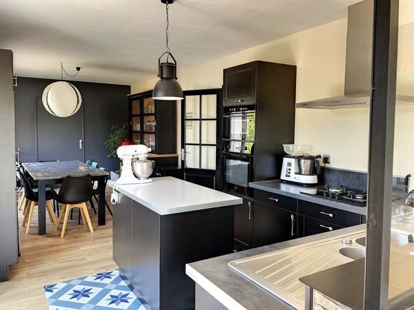 PAVILLON D'EXCEPTION DANS LE CENTRE DE CHANGE