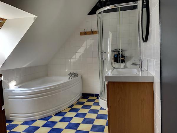 PAVILLON D'EXCEPTION DANS LE CENTRE DE CHANGE