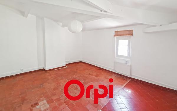 Appartement à louer    3 pièces • 76,37 m2 La Cadière-d'Azur