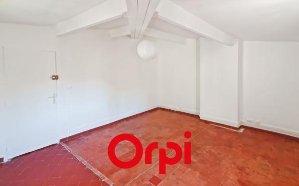 Appartement à louer    3 pièces • 76,37 m2 La Cadière-d'Azur