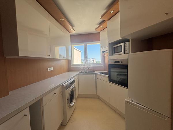 Appartement Cergy 2 pièce(s) 49.95 m² €180 000 ** - Référence 11250