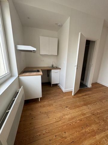 ANGERS - LA MADELEINE - Studios refaits a neuf !