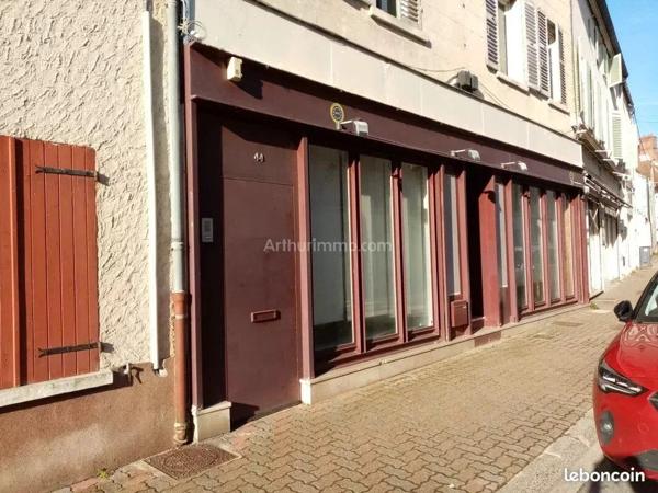 Location                                                      Fonds de commerce
                        
                     3 pièces                      73 m2                     à Linas