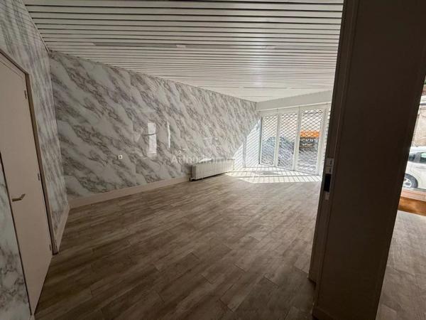 Location                                                      Fonds de commerce
                        
                     3 pièces                      73 m2                     à Linas
