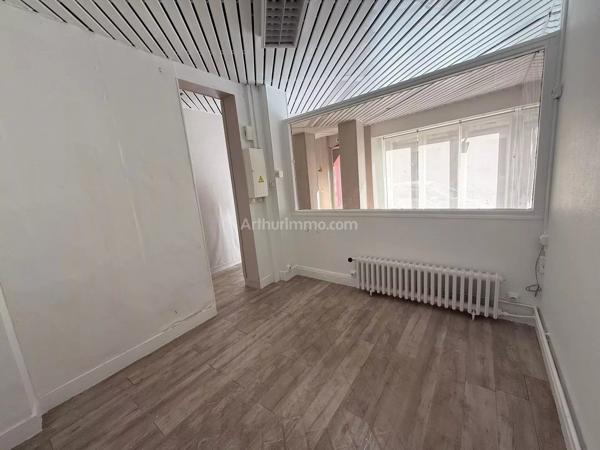 Location                                                      Fonds de commerce
                        
                     3 pièces                      73 m2                     à Linas