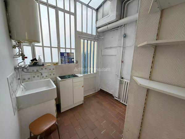 Location                                                      Fonds de commerce
                        
                     3 pièces                      73 m2                     à Linas