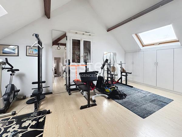 Maison familiale à vendre à Morangis avec 4 chambres 6 pièces, grands volumes, secteur recherché proche des commerces des écoles et des transports