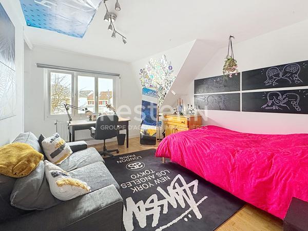 Maison familiale à vendre à Morangis avec 4 chambres 6 pièces, grands volumes, secteur recherché proche des commerces des écoles et des transports