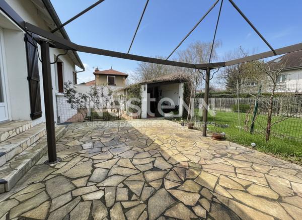 Maison familiale à vendre à Morangis avec 4 chambres 6 pièces, grands volumes, secteur recherché proche des commerces des écoles et des transports