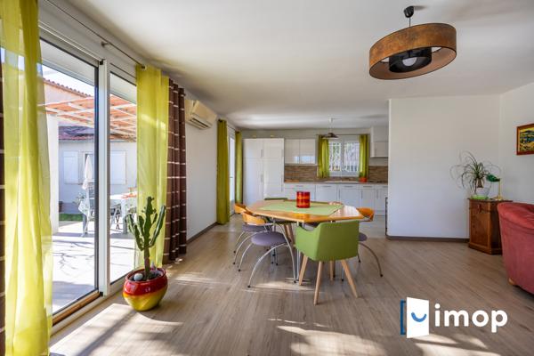 Grande maison avec piscine et dépendance