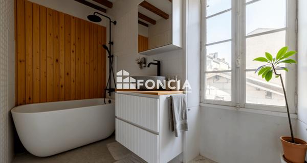 À vendre Maison 7 pièces 208.29 m² - Angoulême 16000