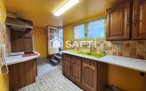 MAISON DE 120 M² À RÉNOVER – BEAU POTENTIEL ET DÉPENDANCES