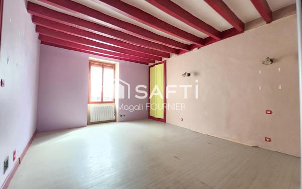 MAISON DE 120 M² À RÉNOVER – BEAU POTENTIEL ET DÉPENDANCES