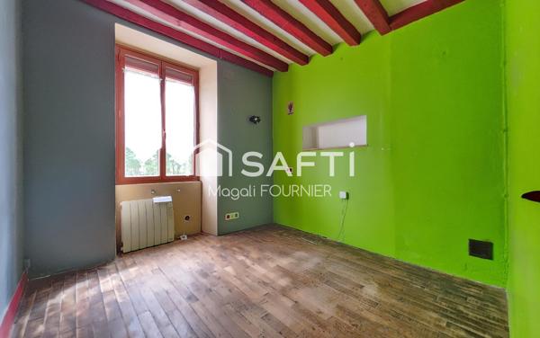 MAISON DE 120 M² À RÉNOVER – BEAU POTENTIEL ET DÉPENDANCES