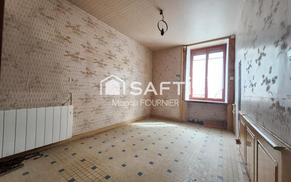 MAISON DE 120 M² À RÉNOVER – BEAU POTENTIEL ET DÉPENDANCES