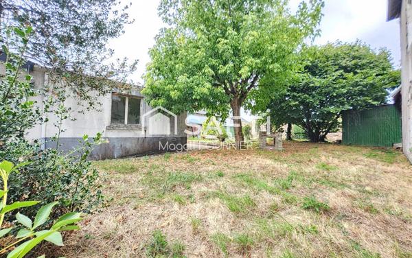 MAISON DE 120 M² À RÉNOVER – BEAU POTENTIEL ET DÉPENDANCES