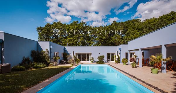 Villa contemporaine dans un parc en pleine nature