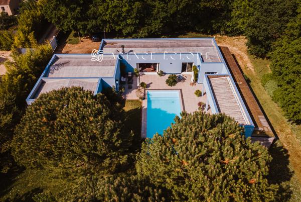 Villa contemporaine dans un parc en pleine nature
