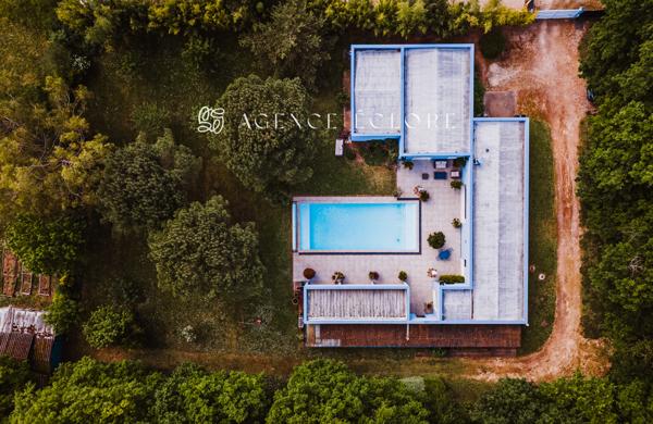 Villa contemporaine dans un parc en pleine nature