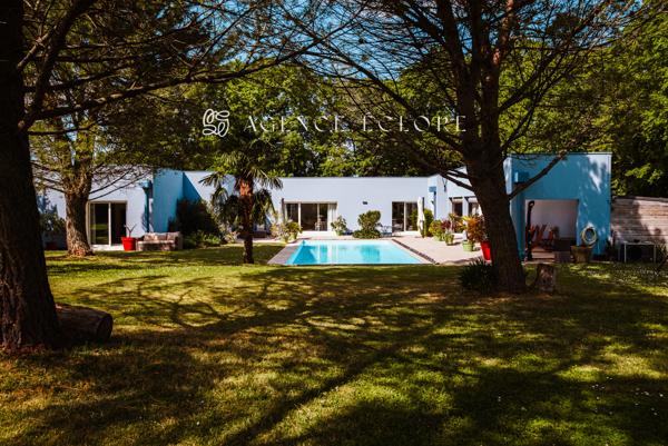 Villa contemporaine dans un parc en pleine nature