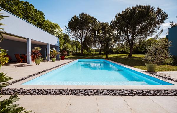 Villa contemporaine dans un parc en pleine nature