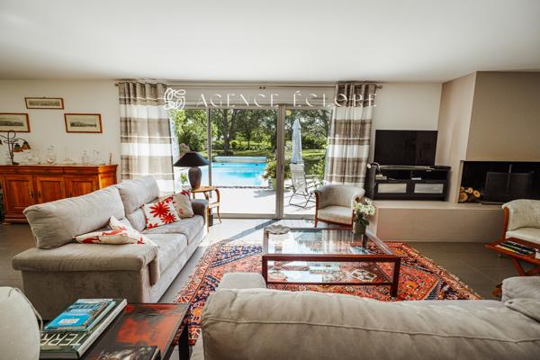 Villa contemporaine dans un parc en pleine nature