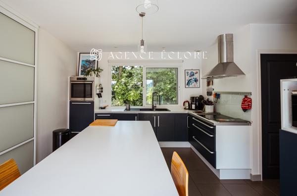 Villa contemporaine dans un parc en pleine nature