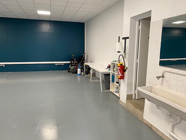 Local commercial VERRIERES LE BUISSON 181.34 m²